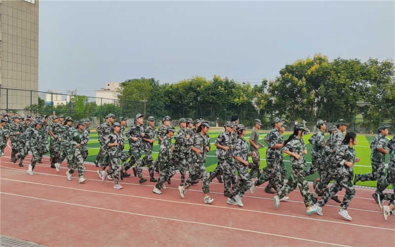 吉安市理工技工學(xué)校2021級新生國防素養(yǎng)教育訓(xùn)練活動(dòng)