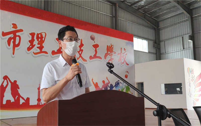 吉安市理工技工學(xué)校2021級新生國防素養(yǎng)教育訓(xùn)練活動(dòng)