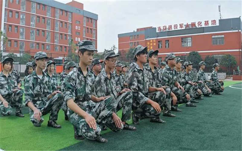 吉安市理工技工學(xué)校2021級新生國防素養(yǎng)教育訓(xùn)練活動(dòng)