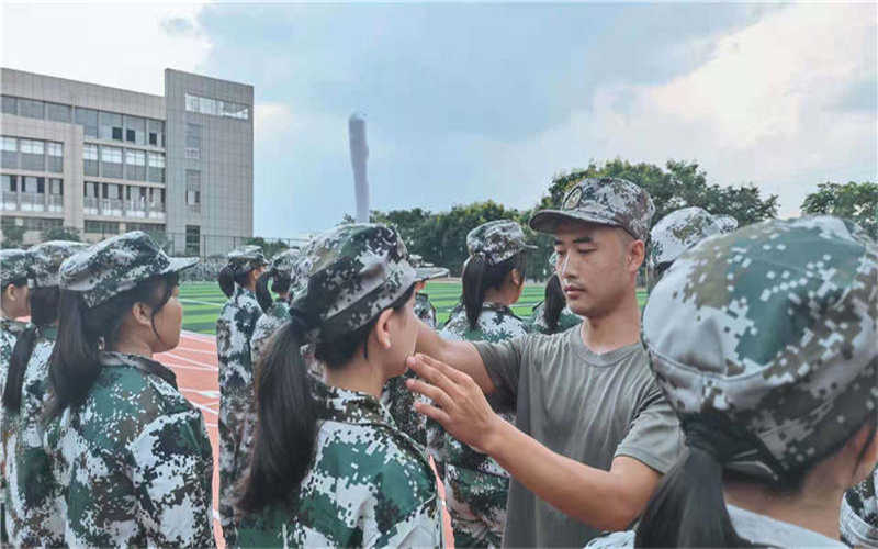 吉安市理工技工學(xué)校2021級新生國防素養(yǎng)教育訓(xùn)練活動(dòng)