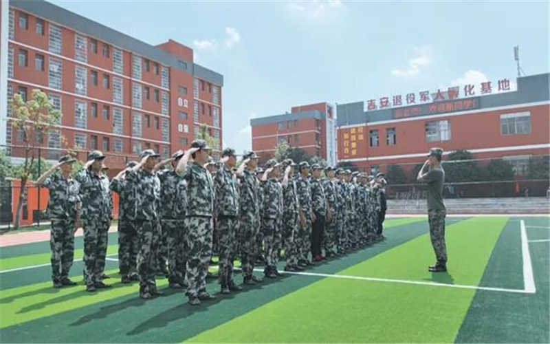 吉安市理工技工學(xué)校2021級新生國防素養(yǎng)教育訓(xùn)練活動(dòng)