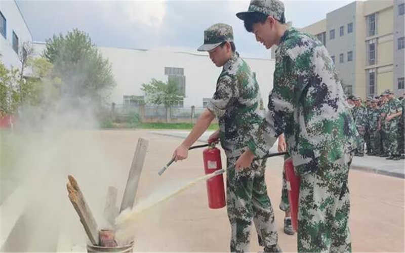 吉安市理工技工學(xué)校2021級新生國防素養(yǎng)教育訓(xùn)練活動(dòng)