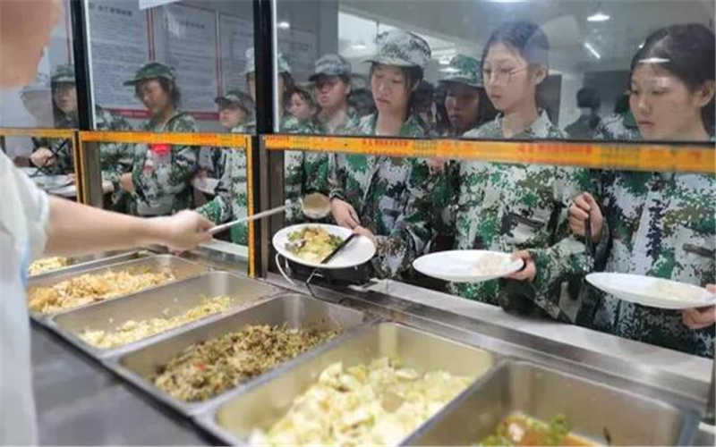 吉安市理工技工學(xué)校2021級新生國防素養(yǎng)教育訓(xùn)練活動(dòng)