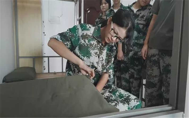 吉安市理工技工學(xué)校2021級新生國防素養(yǎng)教育訓(xùn)練活動(dòng)