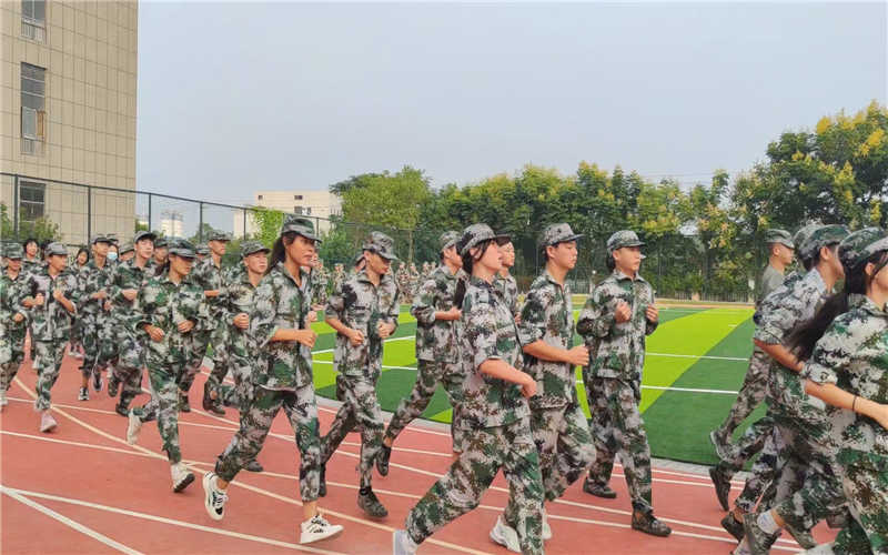 吉安市理工技工學(xué)校2021級新生國防素養(yǎng)教育訓(xùn)練活動(dòng)